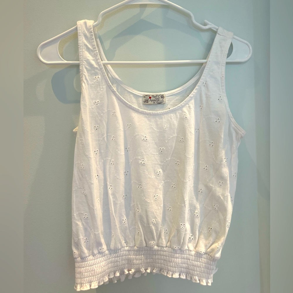 Sleeveless cropped top with a white flower design.